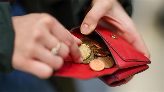 26.270 Menschen bezogen Ende 2025 Hilfe zum Lebensunterhalt in Niedersachsen. (Symbolbild)