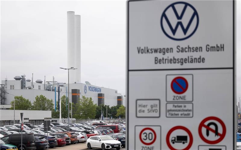 Geringe Nachfrage nach E-Autos: Jobabbau bei VW in Zwickau 269 befristete Verträge von VW-Beschäftigten in Zwickau werden nicht verlängert.