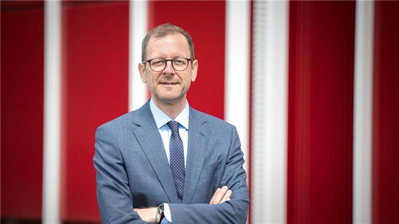 28 Mitglieder der Stadtverordnetenversammlung wählten Martin Günthner als neuen Oberbürgermeister.