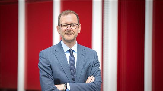 28 Mitglieder der Stadtverordnetenversammlung wählten Martin Günthner als neuen Oberbürgermeister.