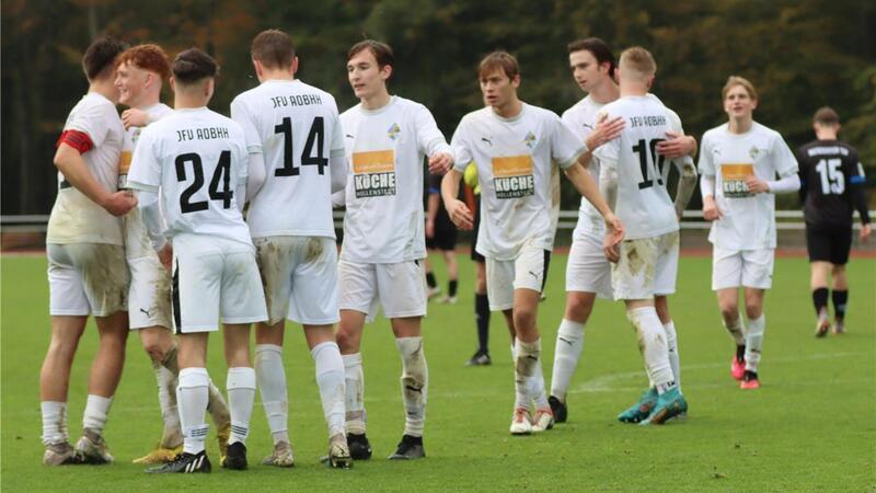 U19 von A/O/B/H/H spielt eine bemerkenswerte Saison 28 Tore bejubelten die Spieler der U19-Mannschaft des Jugendfördervereins A/O/B/H/Heeslingen in der Hinrunde der Regionalliga Nord.