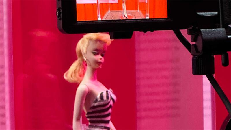 Pink ist mehr als eine Farbe: 65 Jahre Barbie-Hype 29 Zentimeter ist die berühmteste Puppe der Welt hoch.