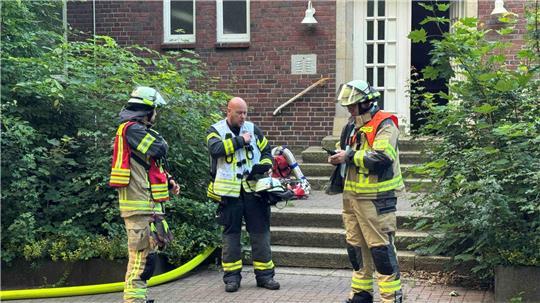 30 Einsatzkräfte waren an der Einsatzstelle in der Bebelstraße vor Ort.