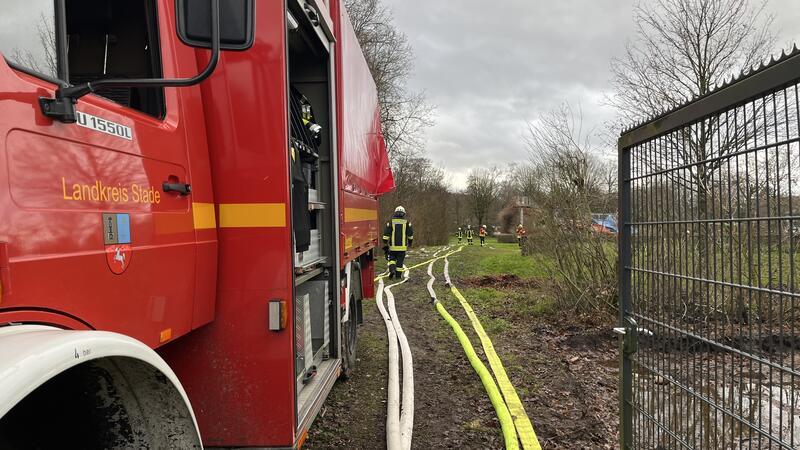 3000 Meter Schläuche wurden allein für den Bypass zum Abpumpen des Wassers in die Aue benötigt.
