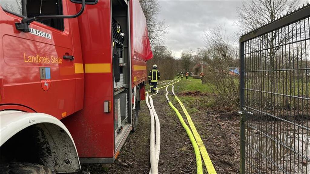 3000 Meter Schläuche wurden allein für den Bypass zum Abpumpen des Wassers in di...