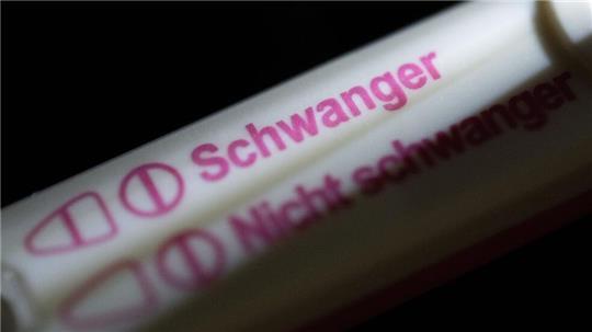 328 Abgeordnete mehrerer Fraktionen wollen, dass Abtreibung bis zum Ende der zwölften Schwangerschaftswoche nicht mehr grundsätzlich rechtswidrig ist. (Archivbild)