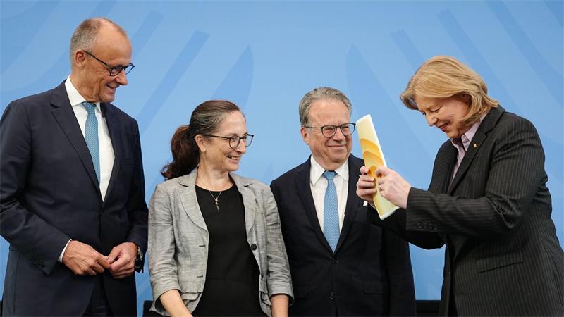 33 Vorschläge hat die Rentenkommission an die Bundesregierung übergeben.