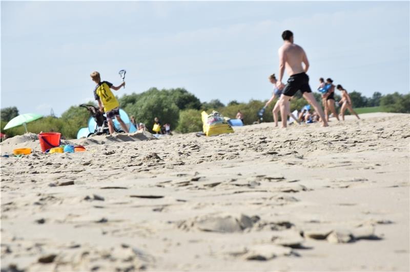 330.000 Kubikmeter Sand wurden am Bassenflether Strand aufgespült. Foto: Battmer