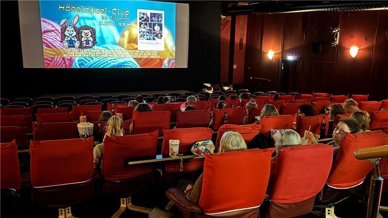 34 Film- und Handarbeitsfans kamen zur Häkelkino-Premiere ins Buxtehuder Kino.