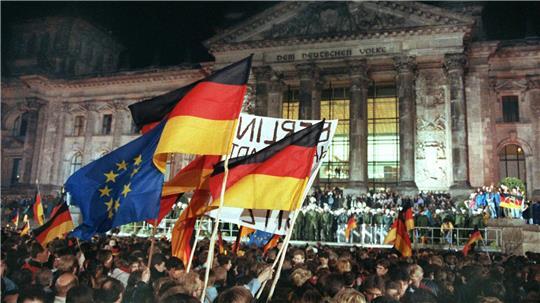 35 Jahre nach der Deutschen Einheit 1990 wirft das Statistische Bundesamt einen Blick auf die Menschen, die in dem Jahr geboren wurden. (Archivbild).