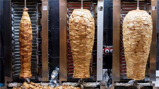 40 Dönerspieße wurden an einem Feldweg in Niedersachsen entsorgt. (Symbolbild)
