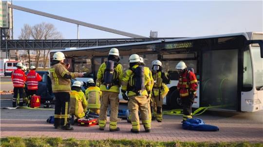 40 Einsatzkräfte nahmen an der Übung in Stade-Bützfleth teil.