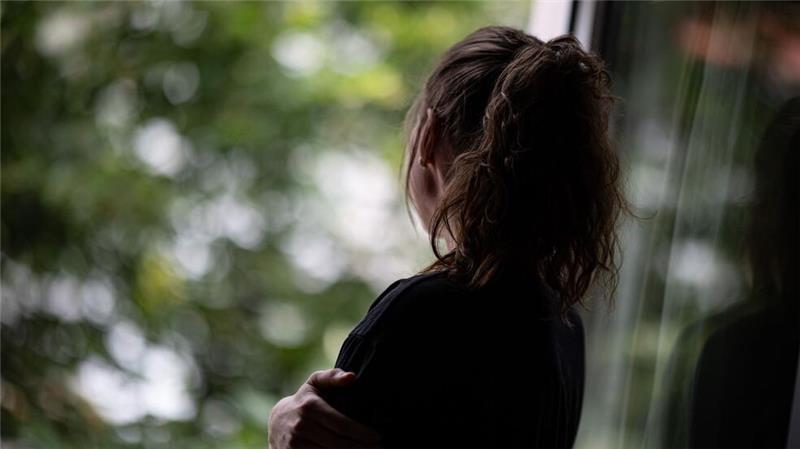 Verband warnt: Viele Jugendliche von Armut bedroht 40 Prozent der untergebrachten Wohnungslosen waren 2024 jünger als 25 Jahre. (Symbolbild)