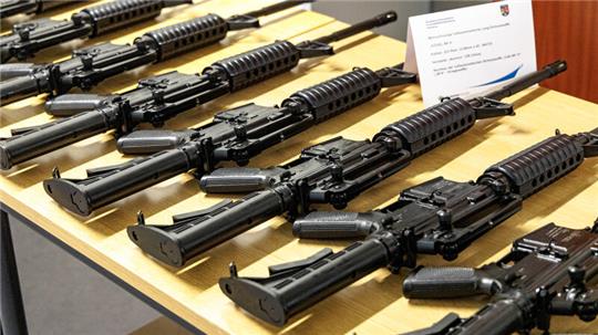 40 halbautomatischen Schusswaffen wurden in Maschen während eines Transports mit der Bahn gestohlen und inzwischen sichergestellt.