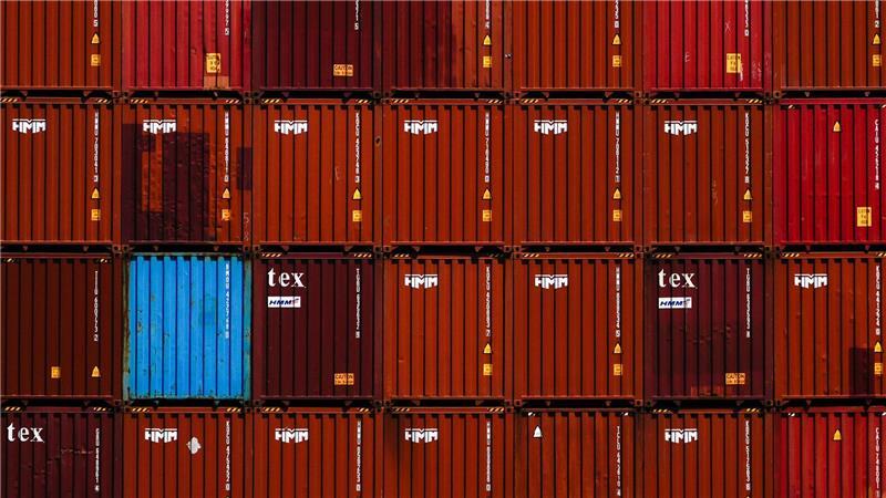 400 Meter lang und fast 62 Meter breit - in der Nacht ist die „OOCL Portugal“ im Hamburger Hafen angekommen. (Symbolbild)