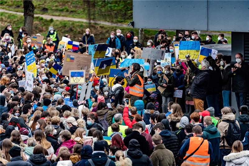 4000 Schülerinnen und Schüler waren angemeldet, etwas weniger dürften in den Bürgerpark gekommen sein, so die Polizei. Foto: Richter