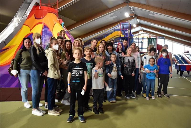 Flüchtlingskinder im Kidsplanet: Für ein paar Minuten sorgenfrei 45 ukrainische Geflüchtete durften das Kidsplanet kostenfrei besuchen. Foto: Ahrens