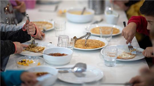 4,50 Euro kostet derzeit ein Mittagessen in den Horneburger Schulen. Für manche Eltern ist das preislich schwer zu stemmen.