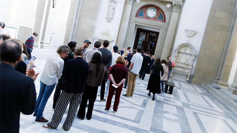 450 Tickets waren für die Signieraktion verkauft worden.