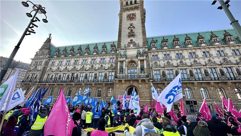5.000 Stellen in der Hamburger Verwaltung sind laut Beamtenbund dbb derzeit unbesetzt.