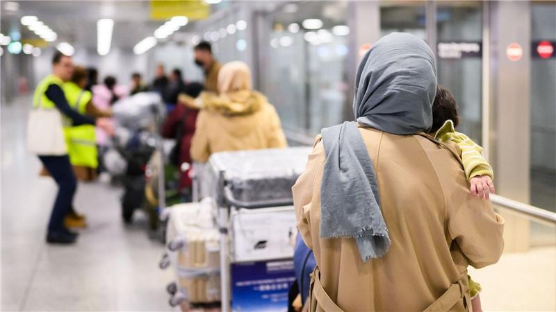 52 Afghaninnen und Afghanen kamen diesmal nach Deutschland. 