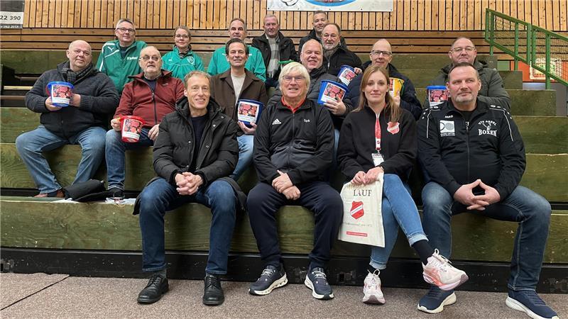 5694 Euro sammelten die Drochtersen Schweinchen-Verkäufer an Silvester.