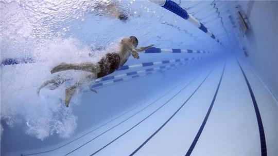 60 Schwimmer haben an dem Wettbewerb im Buxtehuder Hallenbad Aquarella teilgenommen.