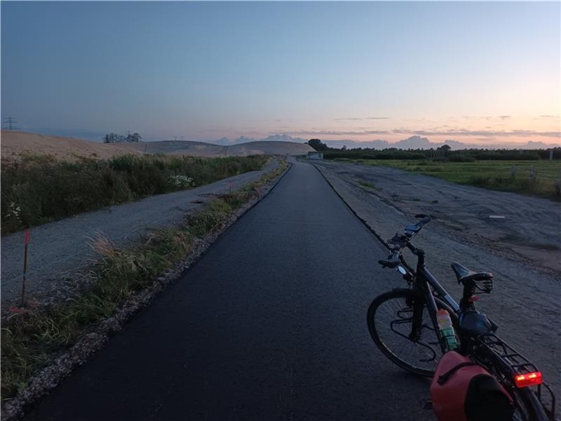 Neuer Radweg entlang der zukünftigen A26 600 Meter neuer Radweg.
