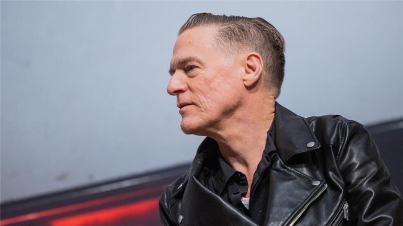 65 und kein bisschen leise. Bryan Adams tourt weiter unermüdlich. (Archivfoto)