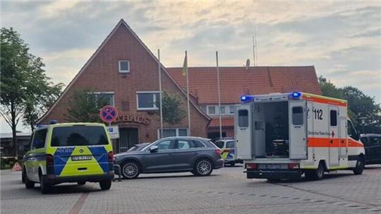 7. Juni in Hechthausen: In einer Wohnung am Marktplatz soll ein 34-Jähriger auf seine Frau eingestochen und ihr lebensbedrohliche Verletzungen zugefügt haben