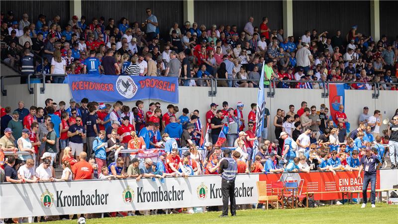 Frust und Enttäuschung bei D/A: Das Pokalfinale in Bildern 700 Fans aus Drochtersen kamen ins August-Wenzel-Stadion.