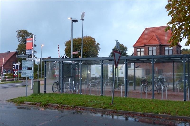 74 Transponder sind im Umlauf, aber die Fahrradbox am Bahnhof in Himmelpforten ist nie ausgelastet. Ein Entgelt soll mehr Kontrolle bringen. Foto: Eidtmann