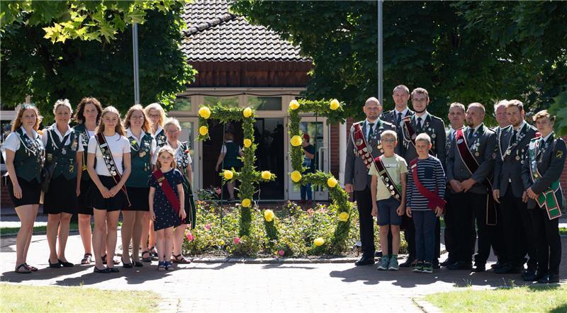 75 Jahre: Das neue Königshaus der Dorfgemeinschaft Krummendeich im Jubiläumsjahr.