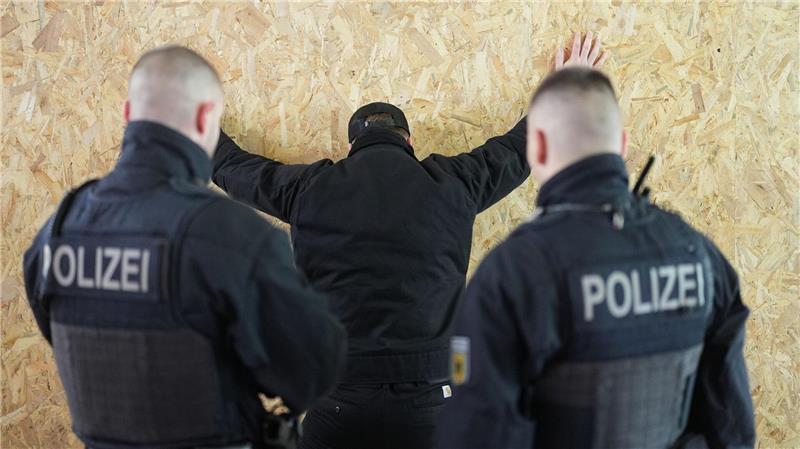 77 Delikte gegen Einsatzkräfte fanden auch bei Veranstaltungen statt. 