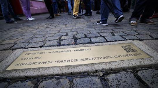79 Jahre nach Kriegsende wird erstmals an die Schicksale der Sexarbeiterinnen aus der Hamburger Herbertstraße während der Nazizeit erinnert.