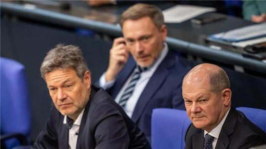 82 Prozent der Menschen in Deutschland sind einer aktuellen Umfrage zufolge nicht zufrieden mit der Arbeit der Ampel-Koalition.