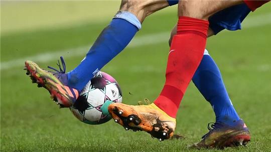 A/O III gewann durch ein Freistoßtor in der Nachspielzeit.