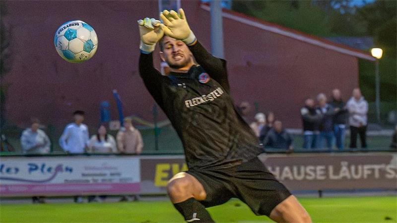 A/O-Keeper Timo Haepp sicherte die drei Punkte in der Nachspielzeit.