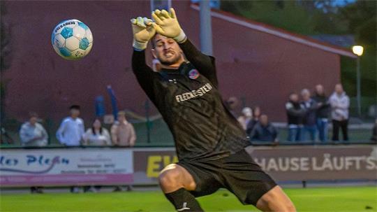 A/O-Keeper Timo Haepp sicherte die drei Punkte in der Nachspielzeit.