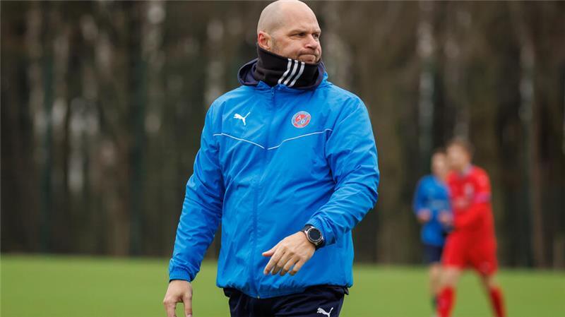 Nach A/O-Aus: Trainer Dennis Mandel übernimmt diesen Konkurrenten A/O hat den Vertrag mit Trainer Dennis Mandel nicht verlängert - nun schlug der Rotenburger SV bei ihm zu..