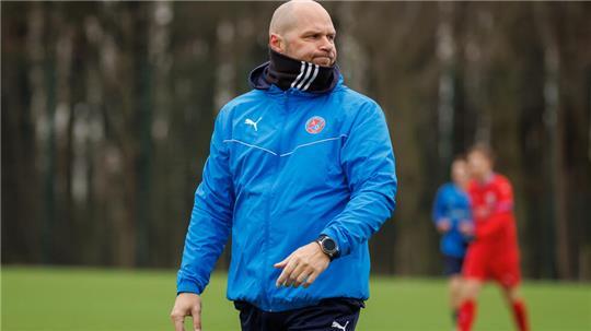 A/O hat den Vertrag mit Trainer Dennis Mandel nicht verlängert - nun schlug der Rotenburger SV bei ihm zu..