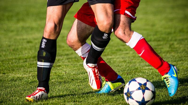 A/O-Fußballer starten in Englische Wochen durch Nachholspiele A/O spielt unter anderem gegen den Lüneburger SK (Symbolbild).