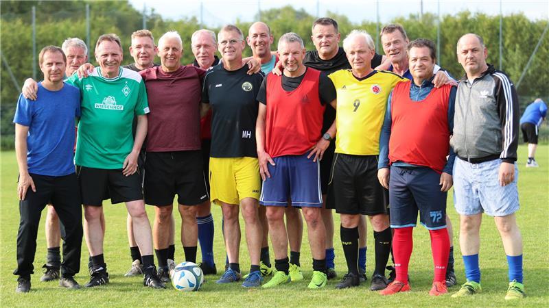 ASSG Himmelpforten/Hammah/Heinbockel: „Das Pokalfinale ist ein Highlight“, sagt Coach Hartmut Jungclaus (5. von links).