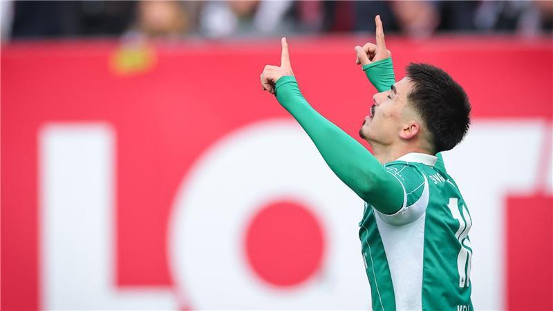 Klose verpasst mit Nürnberg Derby-Triple gegen Fürth Aaron Keller jubelt nach seinem 2:2 für Fürth.