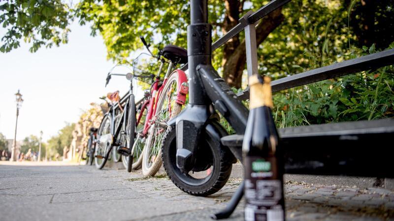 Ab 1,1 Promille gilt Alkohol am Steuer, egal ob Fahrrad oder E-Scooter, als Straftat (Symbolbild).