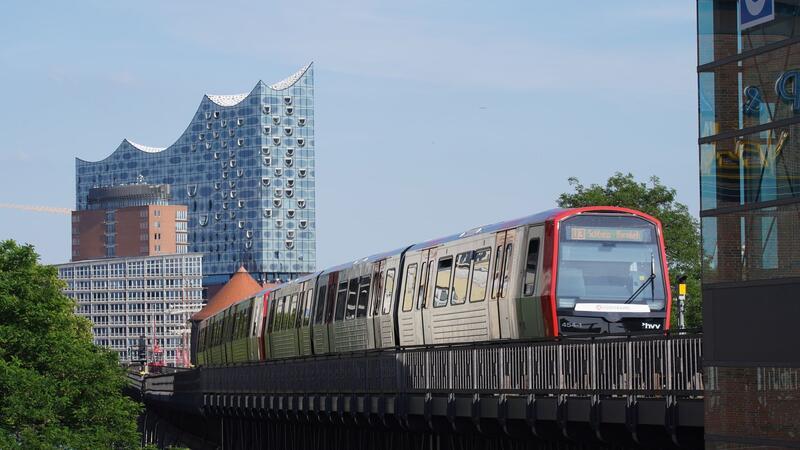 Ab 2028 sollen neue U-Bahn-Züge durch Hamburg fahren. Manche davon auch ohne Fahrzeugfahrer. (Archivbild)