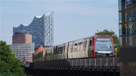 Ab 2028 sollen neue U-Bahn-Züge durch Hamburg fahren. Manche davon auch ohne Fahrzeugfahrer. (Archivbild)