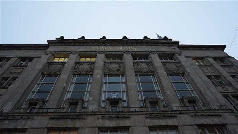 Ab April 2026 wird der neue Oberbürgermeister in Kieler Rathaus sein Amt antreten. (Symbolbild)