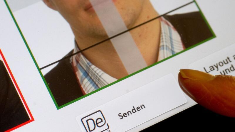 Ab August ist auf den Bürgerämtern Schluss mit Papierfotos. (Archivbild)