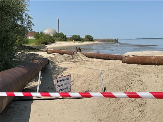 Ab Ende dieser Woche wird der nicht öffentliche Strandabschnitt am stillgelegten Atomkraft in Bassenfleth aufgespült. Foto: Vasel